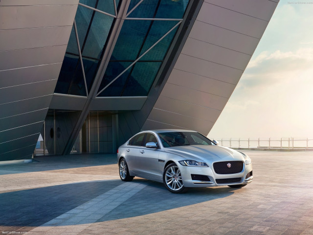 Jaguar XF фото