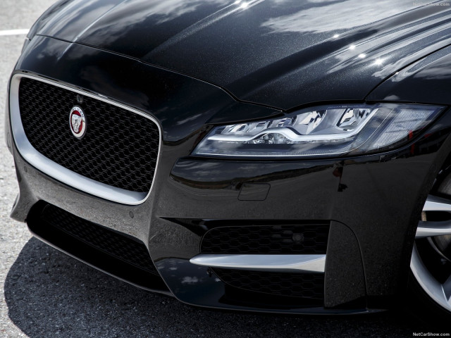 Jaguar XF фото