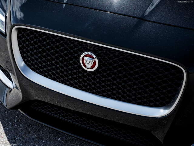 Jaguar XF фото