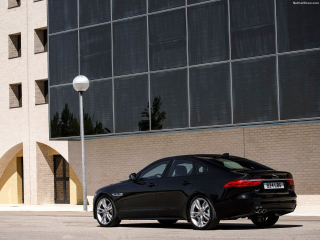 Jaguar XF фото