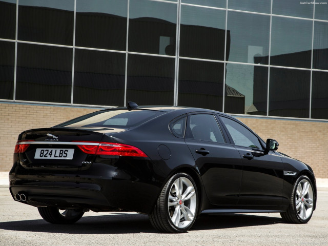 Jaguar XF фото