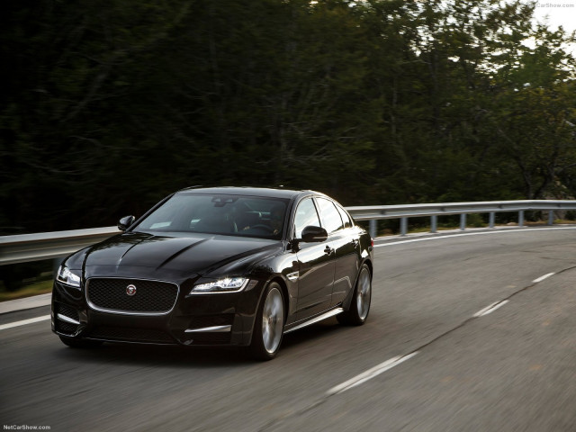 Jaguar XF фото