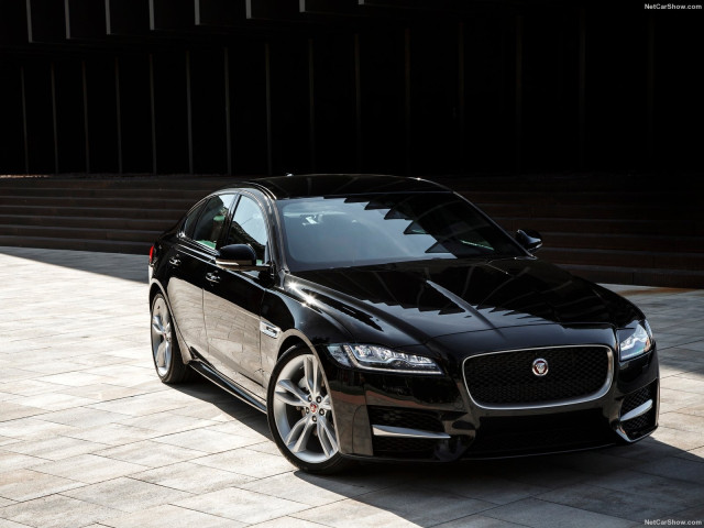 Jaguar XF фото