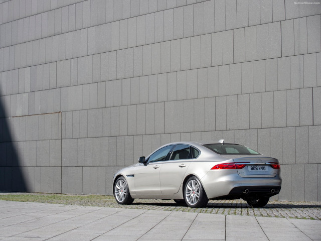 Jaguar XF фото