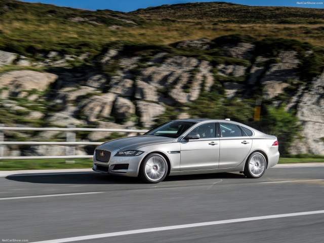 Jaguar XF фото