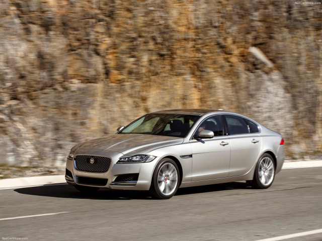 Jaguar XF фото