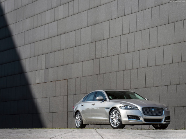 Jaguar XF фото