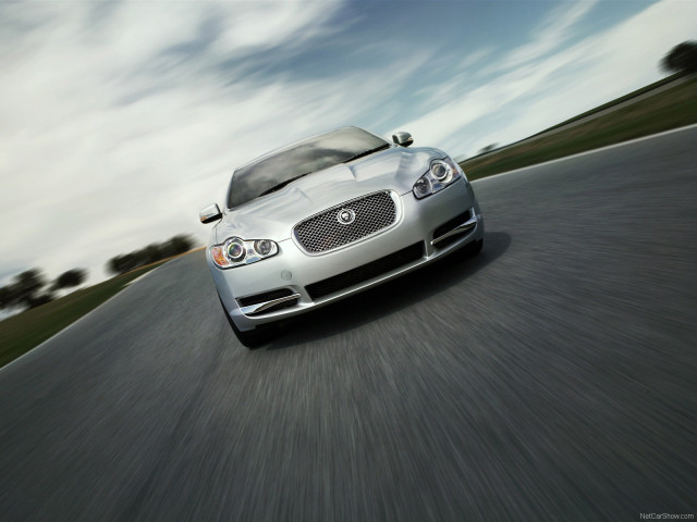 Jaguar XF фото