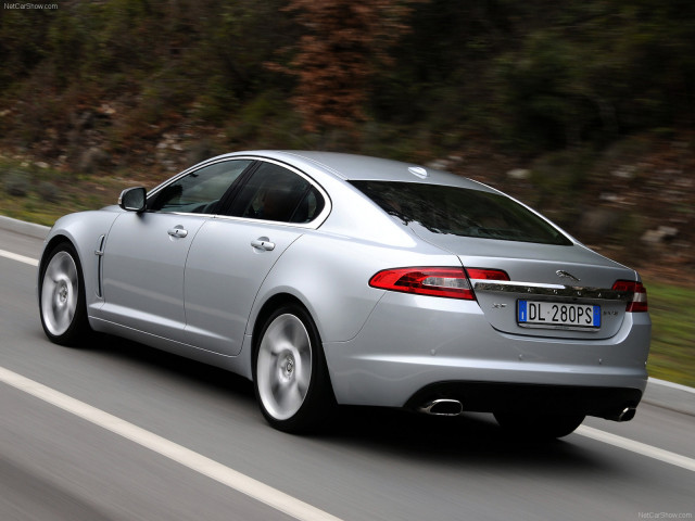 Jaguar XF фото