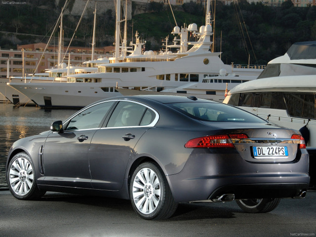 Jaguar XF фото