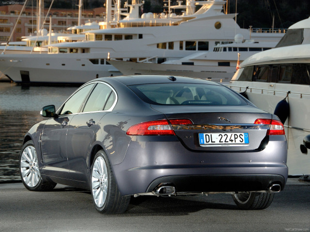 Jaguar XF фото