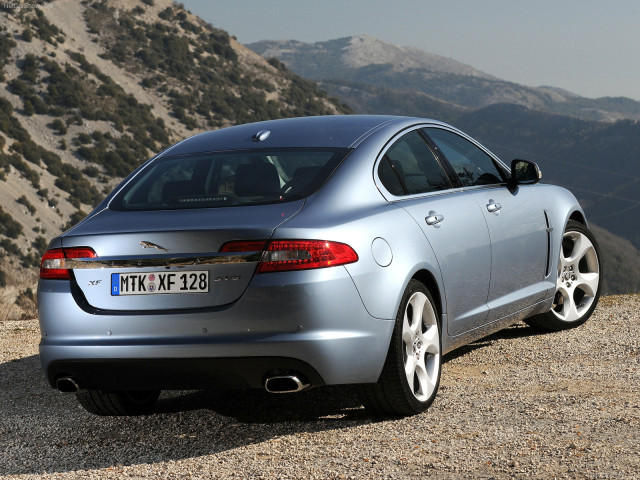 Jaguar XF фото