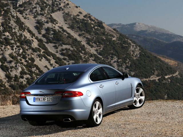 Jaguar XF фото