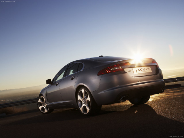 Jaguar XF фото