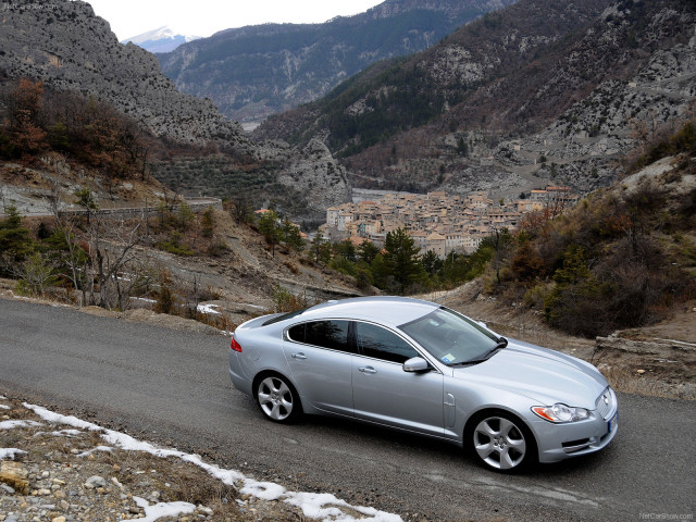 Jaguar XF фото