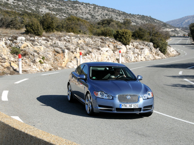 Jaguar XF фото