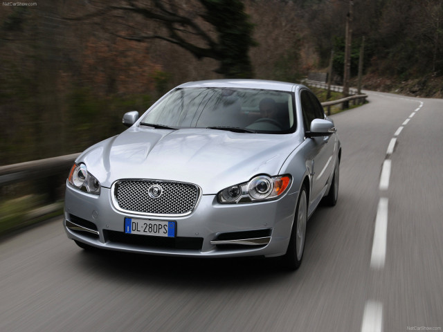 Jaguar XF фото