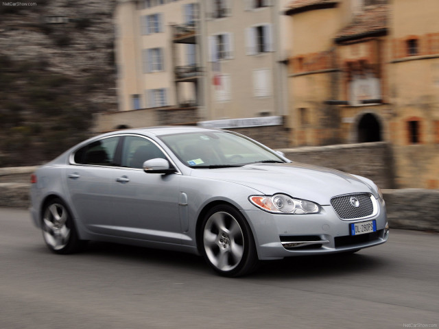 Jaguar XF фото