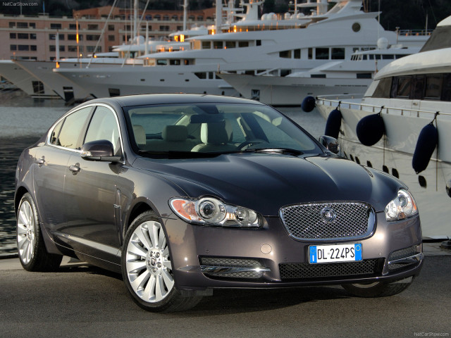 Jaguar XF фото