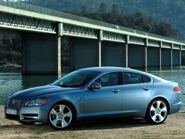 Jaguar XF фото