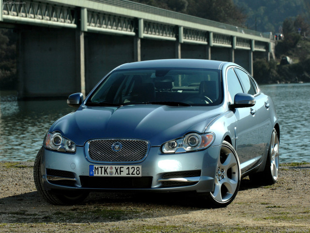 Jaguar XF фото