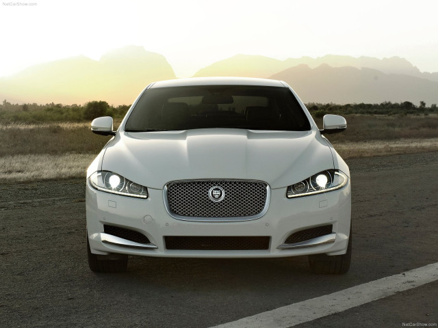 Jaguar XF фото