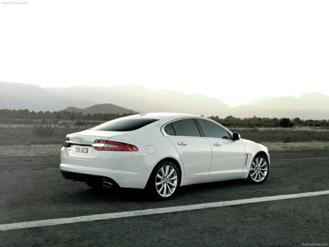 Jaguar XF фото