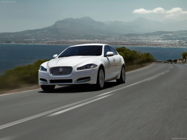 Jaguar XF фото