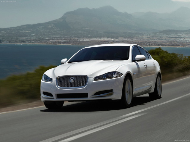 Jaguar XF фото