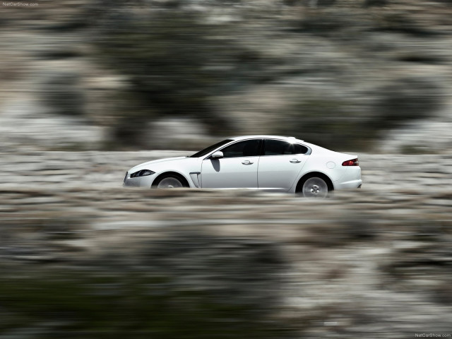 Jaguar XF фото