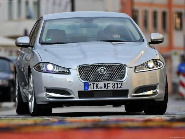 Jaguar XF фото