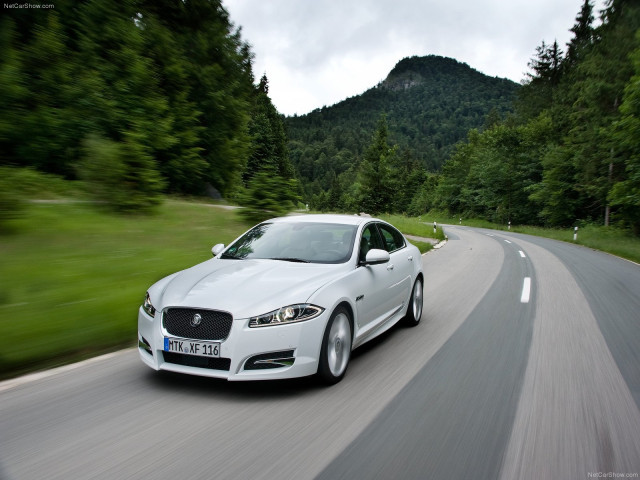 Jaguar XF фото