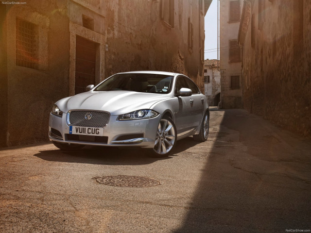 Jaguar XF фото