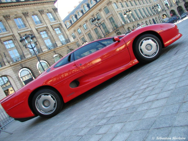 Jaguar XJ220 фото