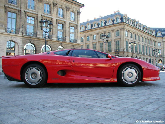 Jaguar XJ220 фото