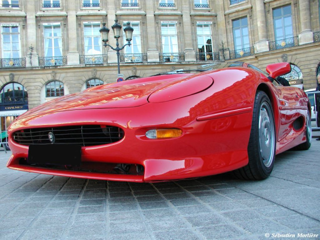 Jaguar XJ220 фото