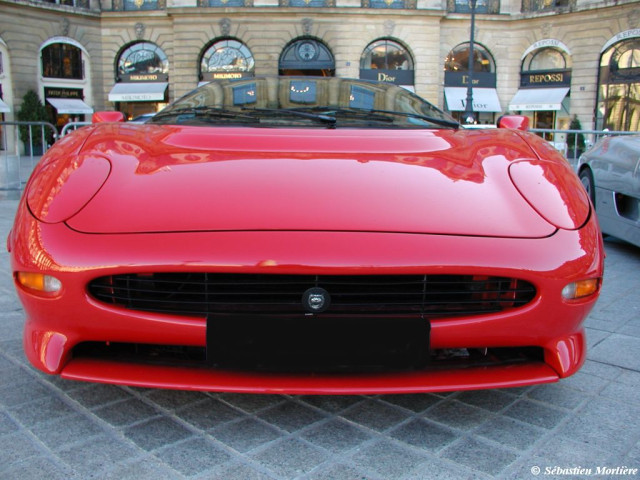 Jaguar XJ220 фото