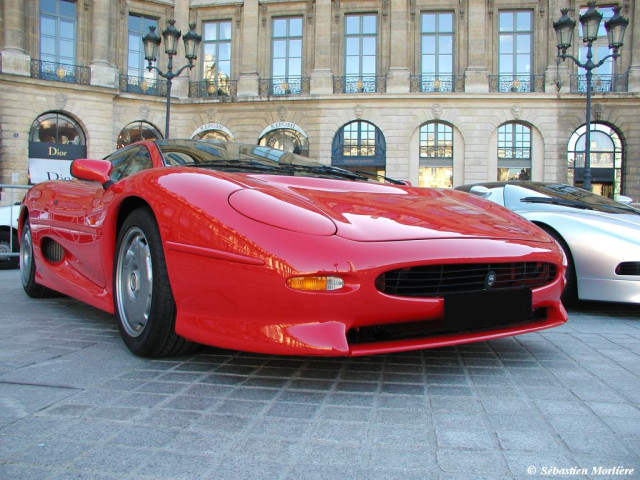 Jaguar XJ220 фото