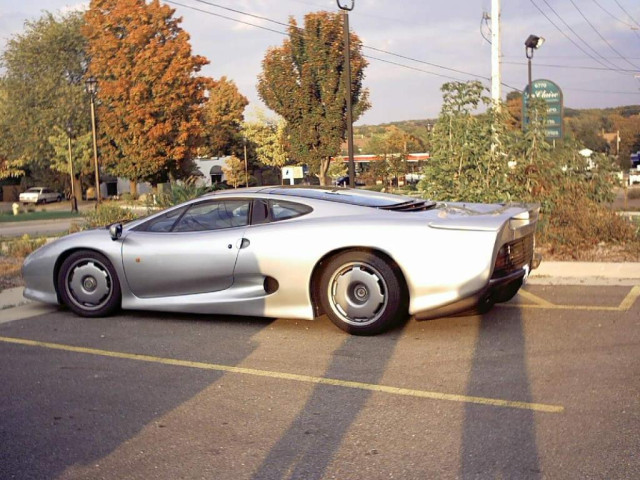 Jaguar XJ220 фото