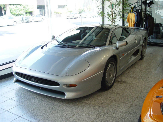 Jaguar XJ220 фото