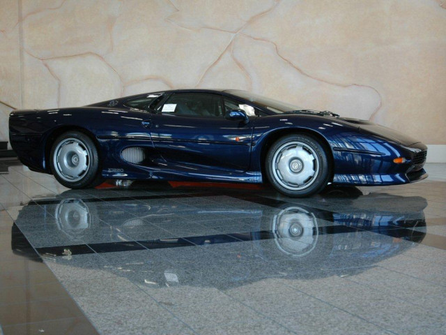 Jaguar XJ220 фото