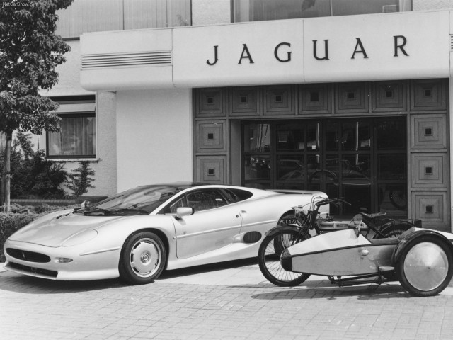 Jaguar XJ220 фото