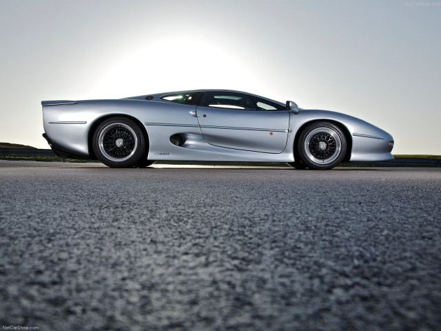 Jaguar XJ220 фото