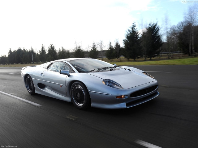 Jaguar XJ220 фото