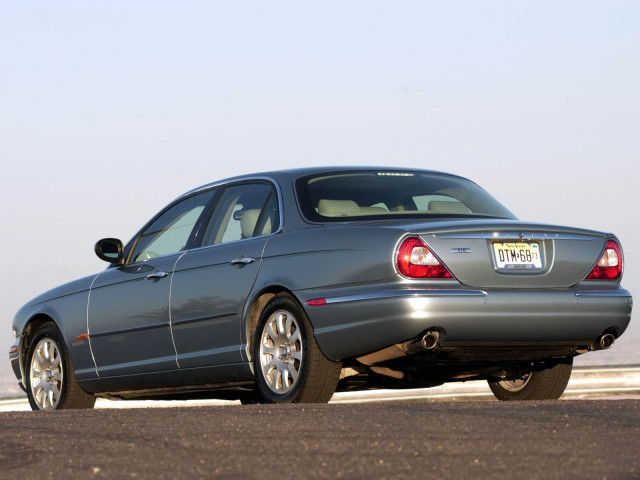 Jaguar XJ8 фото