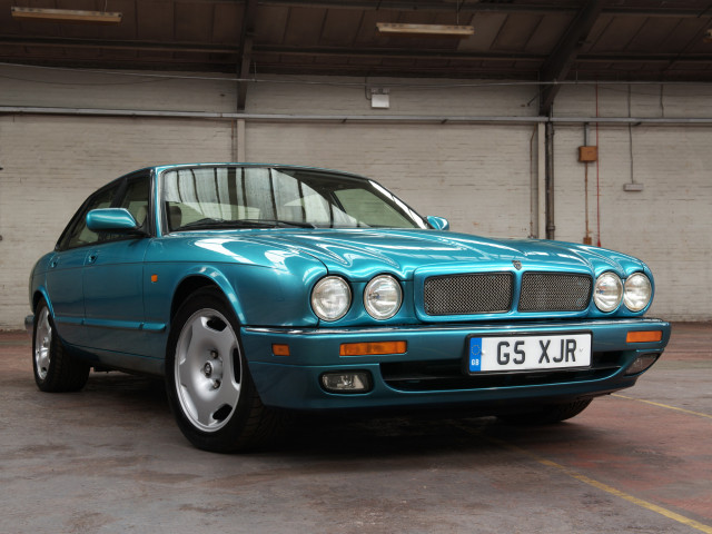 Jaguar XJR фото