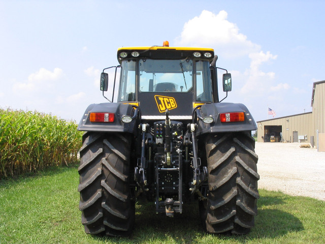 JCB Fastrac 8250 фото