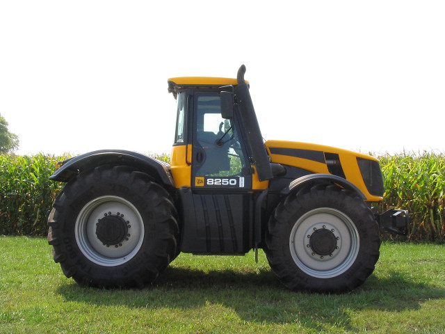 JCB Fastrac 8250 фото