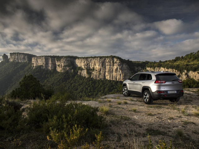 Jeep Cherokee фото