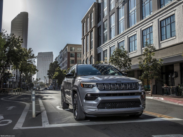 Jeep Compass фото